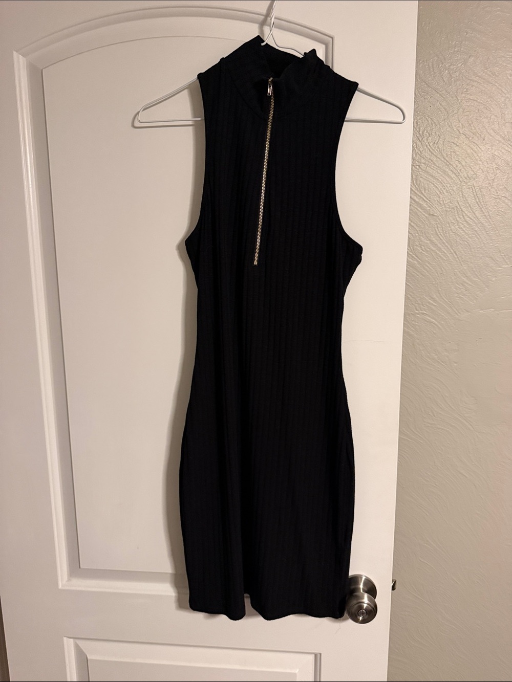 Sleeveless Black Zip-Front Ribbed Dress- large